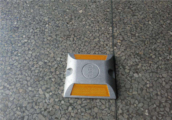 铸铝道钉
